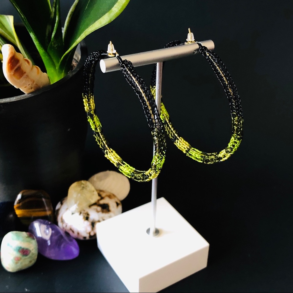 2.5” Lightweight Handmade Color Block Hoop Earring - Picture 3 of 8
